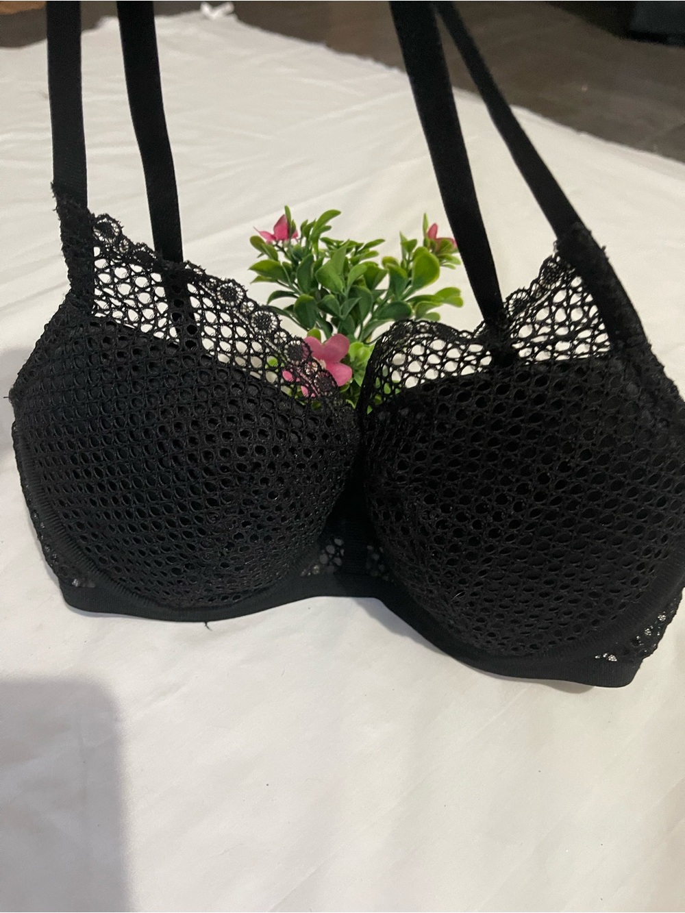 Victoria Secret 32 D Black Lace & Mesh Underwire Bra